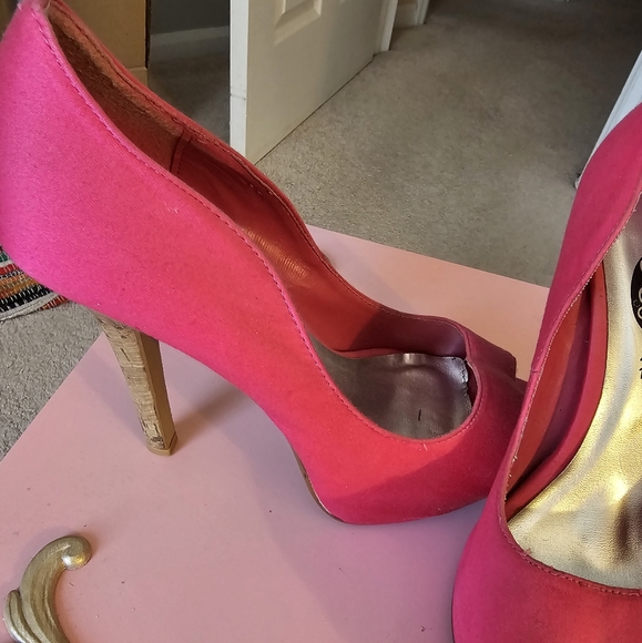 PINK HEELS - Picture 3 of 3